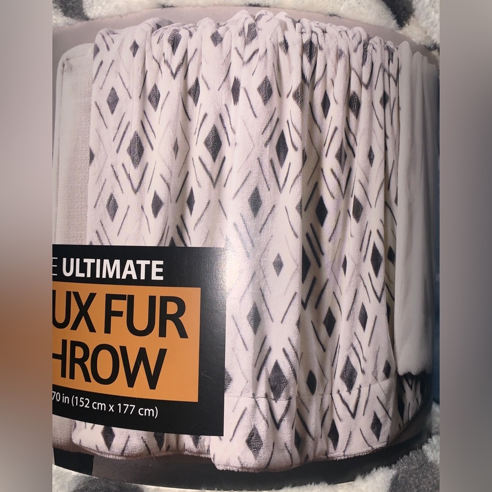 THE ULTIMATE FAUX FUR THROW